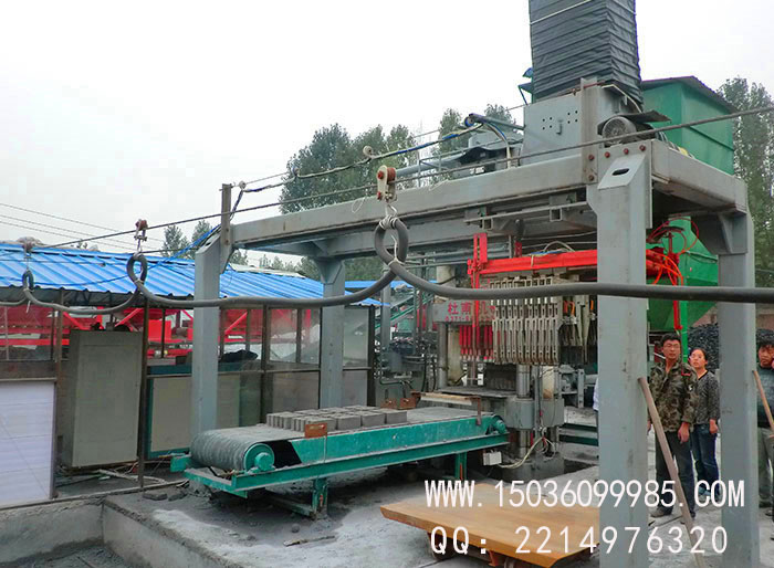 河南全自動(dòng)粉煤灰磚機(jī)客戶現(xiàn)場